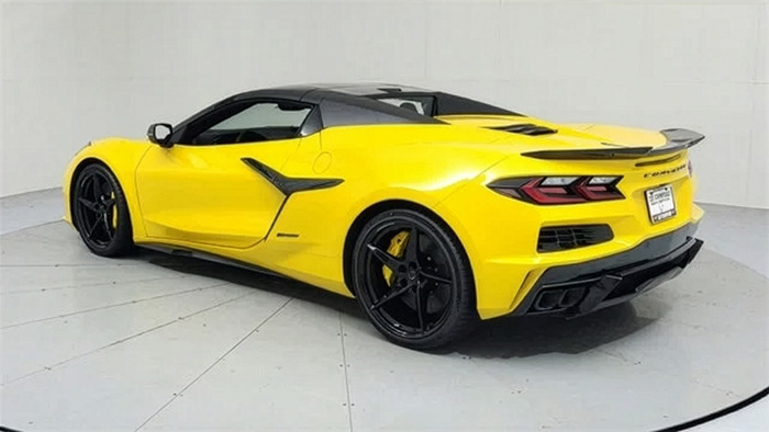 Corvettes for Sale: Save $19K on a New 3LZ 2025 Corvette E-Ray from Les Stanford