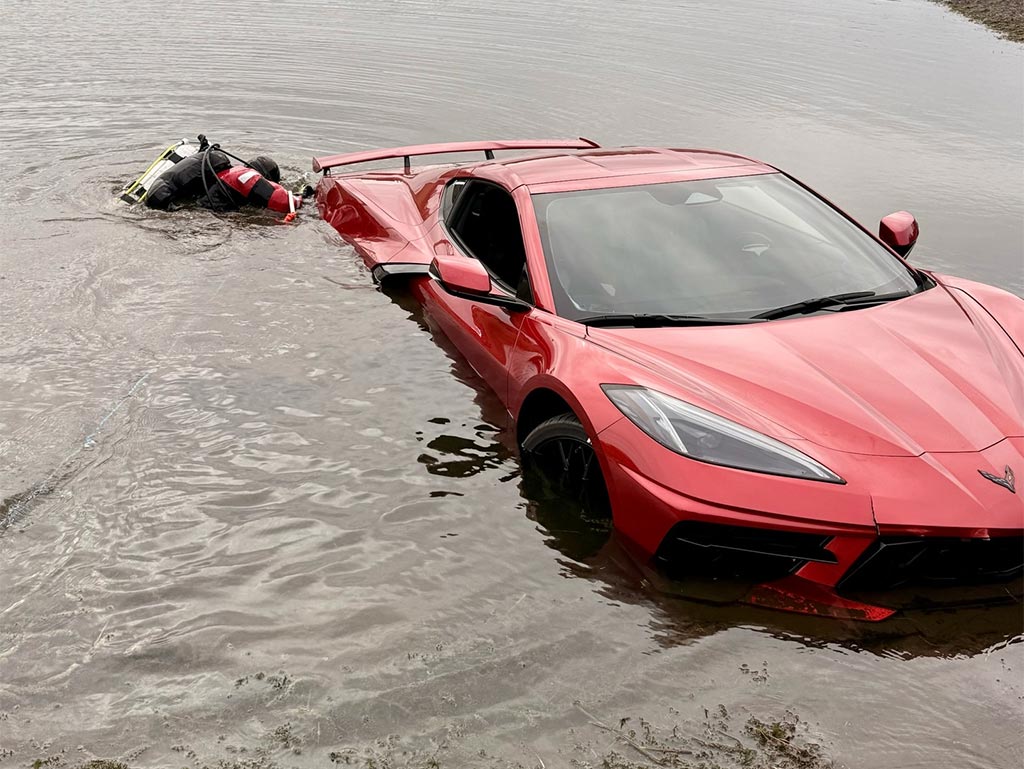[ACCIDENT] Orlando Fire Department Pulls a Red C8 Stingray from a Roadside Pond