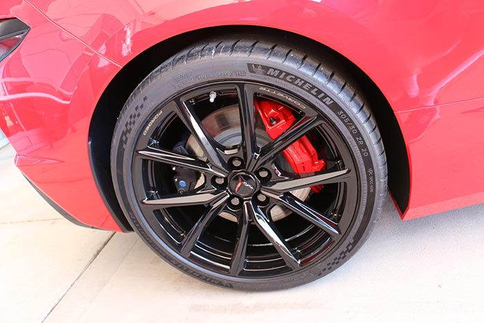 [PICS] The 2027 Stingray's New QE6 Gloss Black 10-Spoke Wheels Debut at the NCM Bash