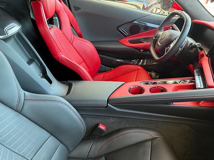 [PICS] The 2027 Stingray's New QE6 Gloss Black 10-Spoke Wheels Debut at the NCM Bash