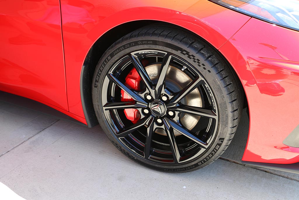 [PICS] The 2027 Stingray's New QE6 Gloss Black 10-Spoke Wheels Debut at the NCM Bash