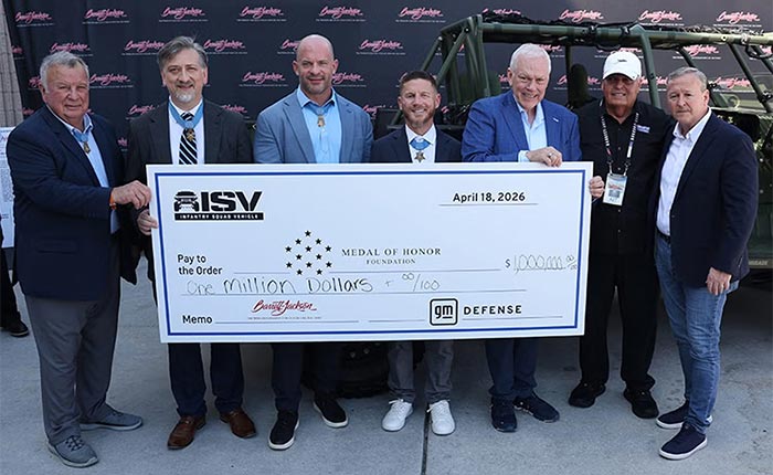 Rick Hendrick dépense 1 million de dollars pour un premier véhicule d'escouade d'infanterie de défense GM à Barrett Jackson Palm Beach