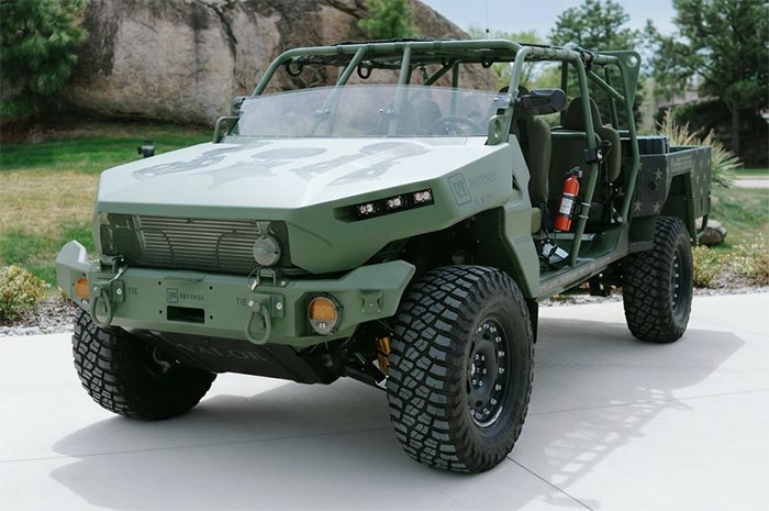 Rick Hendrick dépense 1 million de dollars pour un premier véhicule d'escouade d'infanterie de défense GM à Barrett Jackson Palm Beach