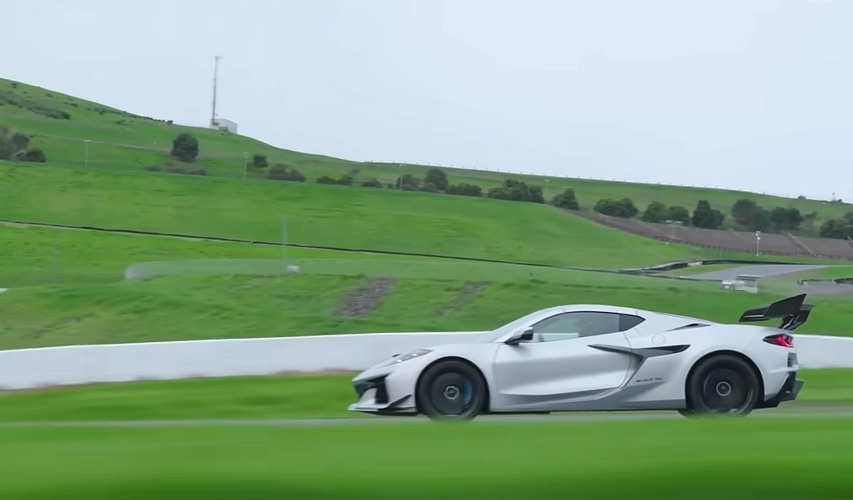 [VIDEO] Is the New Porsche 911 Turbo S any Match for the C8 Corvette ZR1X?