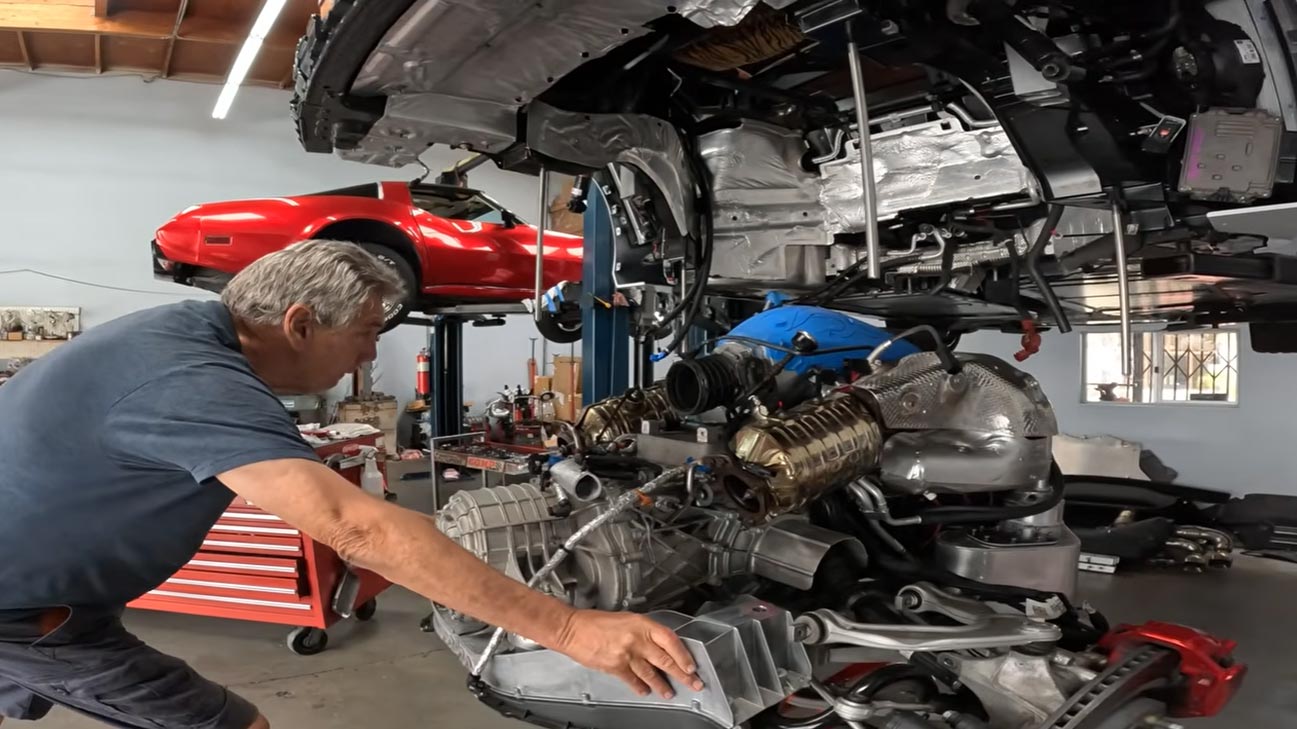 C8 Corvette Stingray with World's First 8.1-Liter Big Block V8 Hits the Freeway