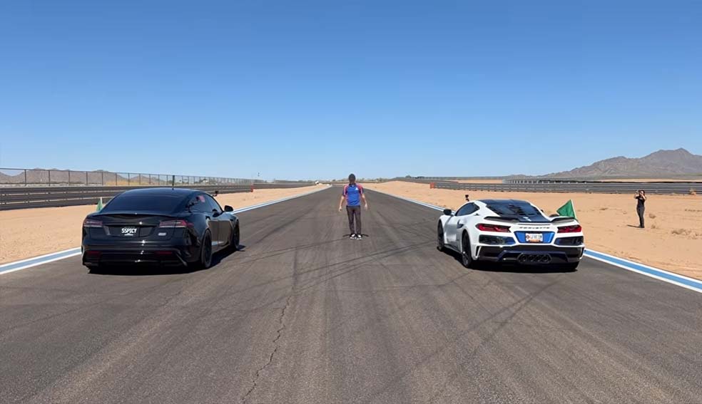 [VIDEO] Episode III: C8 Corvette ZR1X Races a Tesla Plaid in Arizona