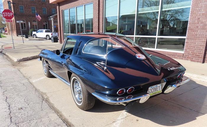 Lot n° 21R : Coupé Daytona bleu/noir à fenêtre divisée de 1963