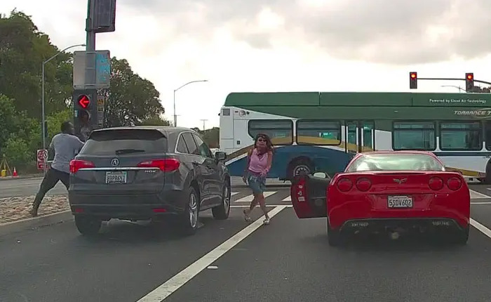 [VIDEO] Watch a Road Ragin' Lady C6 Corvette Driver Stab the Front Wheel of an SUV