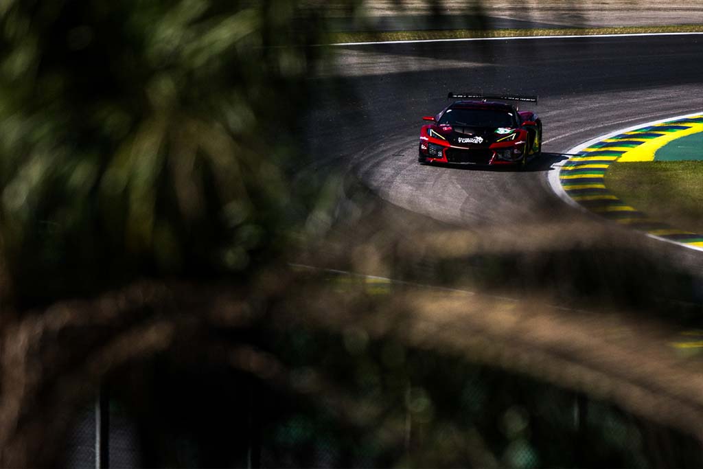 Corvette Racing at Sāo Paulo: Corvettes in Close Quarters?