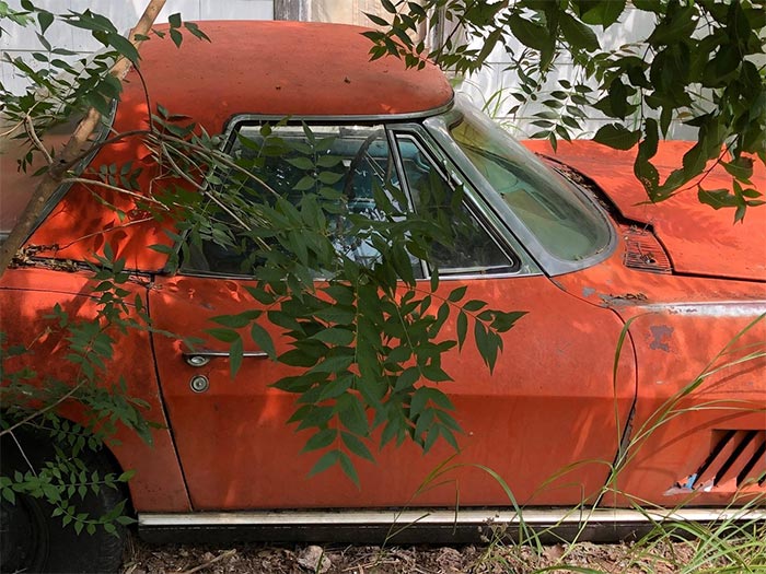 [STOLEN] Someone Stole this Non-Running 1967 Corvette Sting Ray from an Oklahoma Field