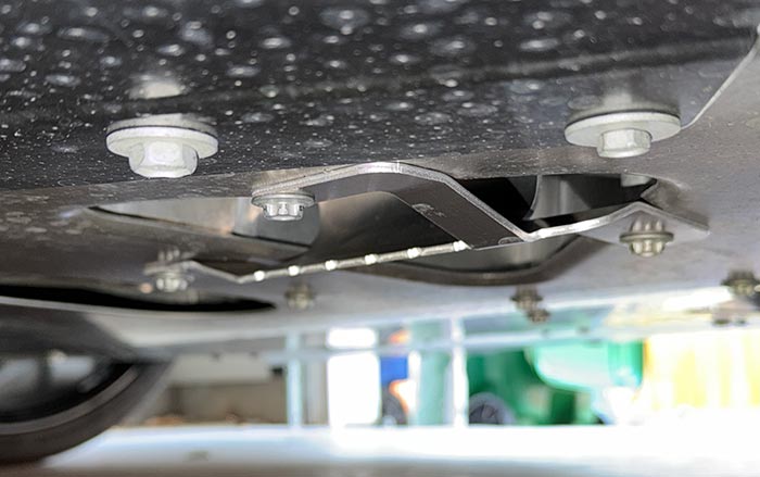 Déflecteurs d'air sous la carrosserie installés sur le Grand Sport de Mike Brink