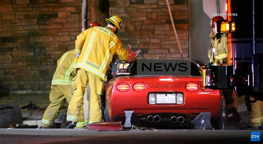[ACCIDENT] First Responders Free Trapped C5 Corvette Driver After Crash Outside Police Station