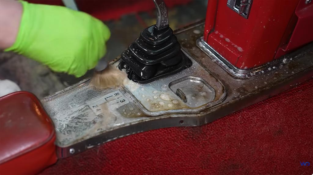 [VIDEO] 1963 Corvette Split Window Gets its First Wash in 21 Years
