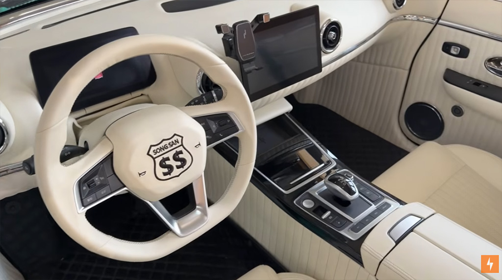 Chinese EV Company Showing its Retro C1-Styled 2+2 at the LA Auto Show