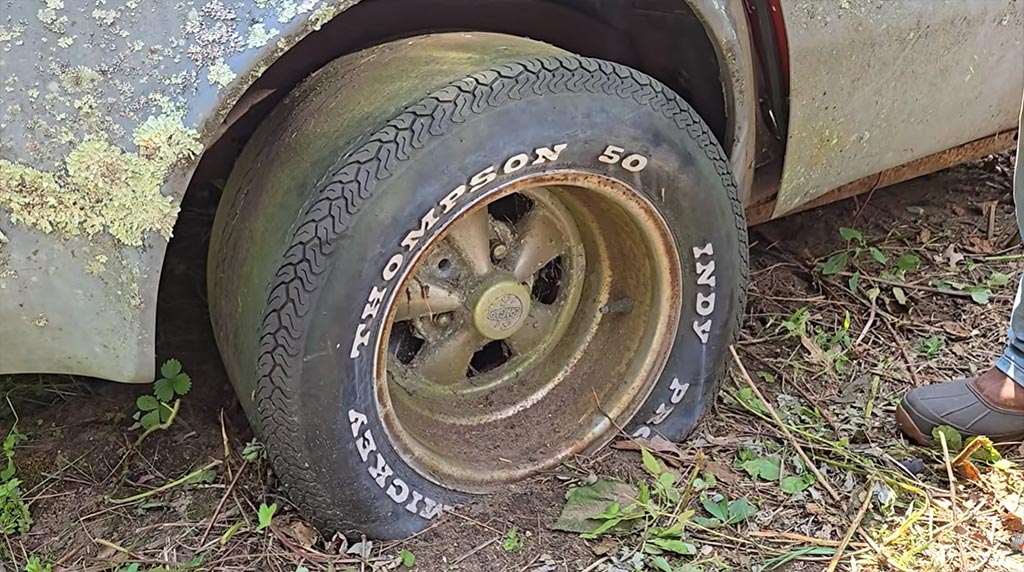 [VIDEO] Steve Magnante Explores a Parted Out Customized 1970 Corvette 454 Found in a Junkyard