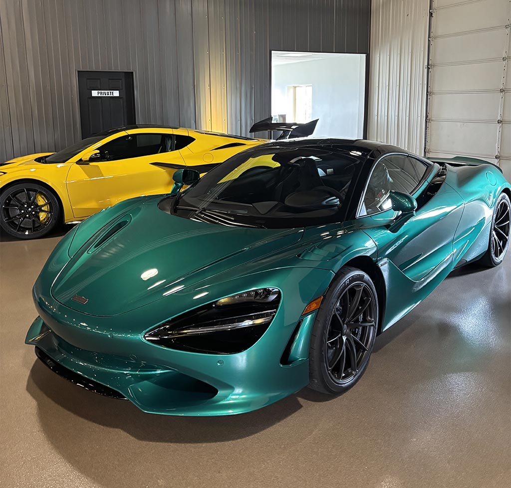 [VIDEO] C8 Corvette ZR1 Flexes its Muscles Against the McLaren 750S