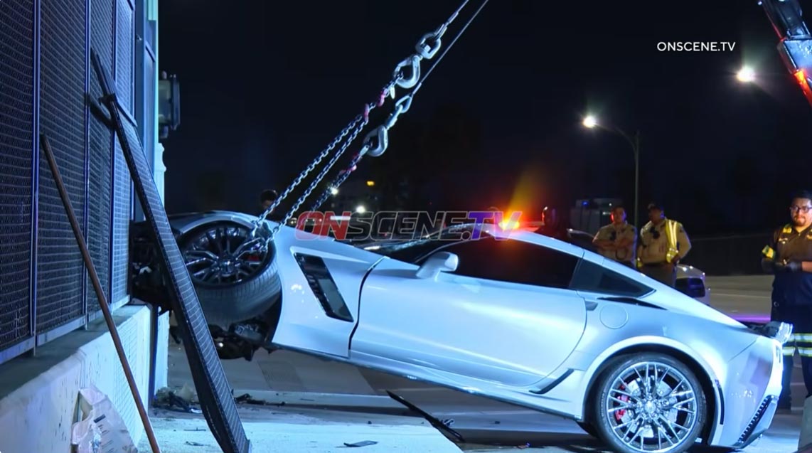 [ACCIDENT] C7 Corvette Z06 Dangles From a Highway Overpass in California