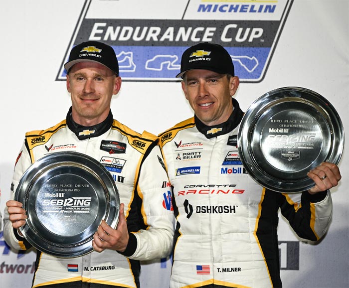 Nicky Catsburg i Tommy Milner na podiju u Sebringu