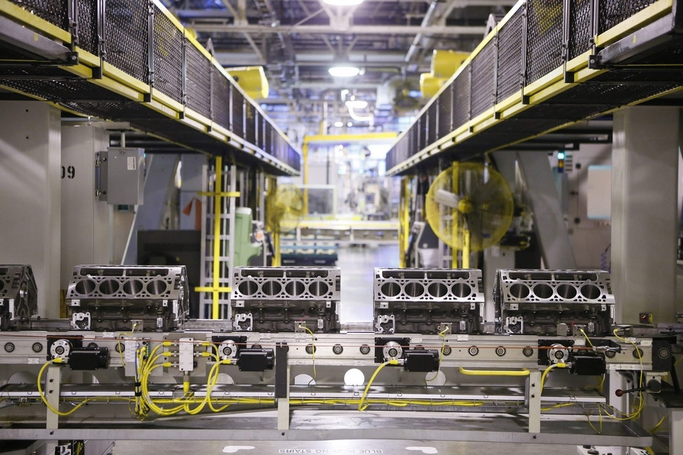 GM�s Tonawanda Engine Plant Humming with Production of New