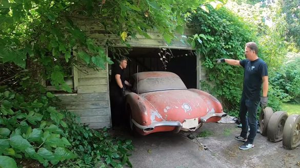 [VIDEO] 1959 Fuelie Corvette Rescued from Backyard Building After 49 Year Slumber