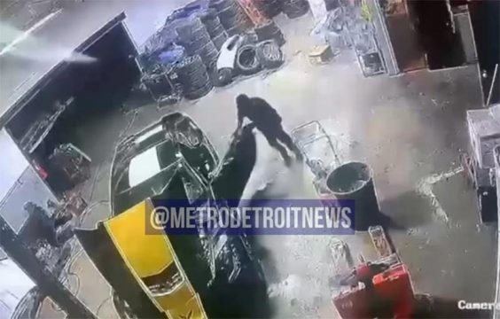 [STOLEN] Brazen Car Thieves Steal a C7 Corvette Z06 from a Detroit Dealership