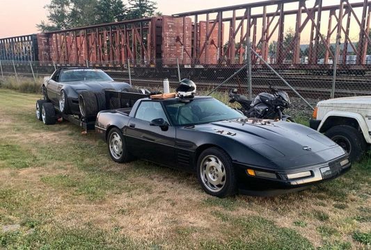 C4 Corvette With a Gooseneck Hitch Is a Perfect Rig for Towing a C4 Drift Car to the Track