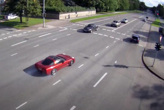 [ACCIDENT] C6 Corvette Street Racing Fail Caught on Traffic Camera