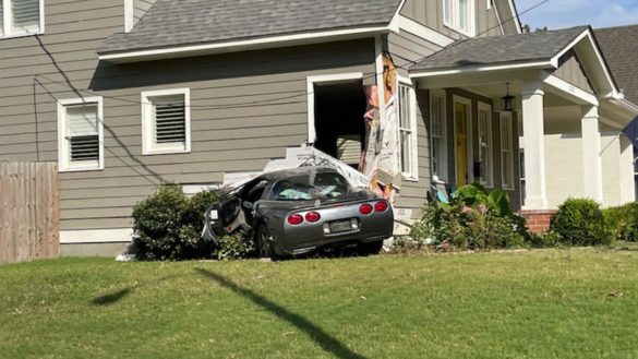 [ACCIDENT] C5 Corvette Crashes Into a Memphis Home