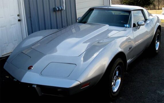 Corvettes for Sale: 1976 Corvette Stingray on Craigslist Has Rare Color Combo