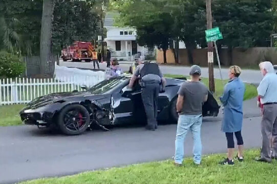 [ACCIDENT] Driver of C7 Corvette Runs Away After Crash With Utility Pole