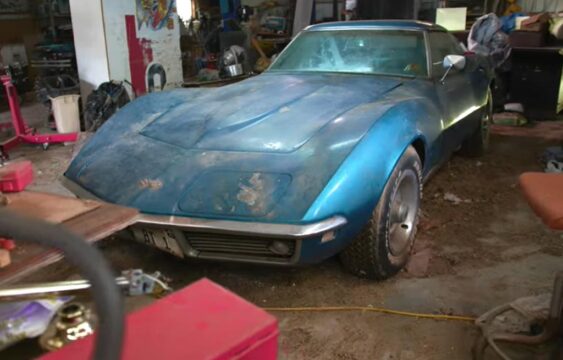 [VIDEO] 1968 Corvette Convertible Parked in 1992 is Rescued From a Barn