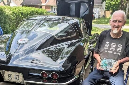 Family Asks Canadian Classic Car Enthusiasts to Join Funeral Procession for Split Window Owner