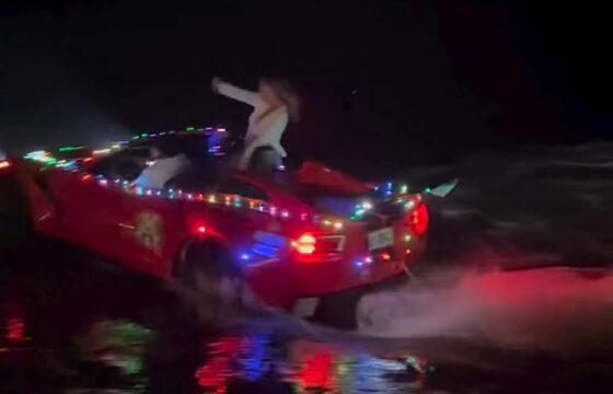 [ACCIDENT] Corvette Jet Boat Crashes During Florida Christmas Boat Parade