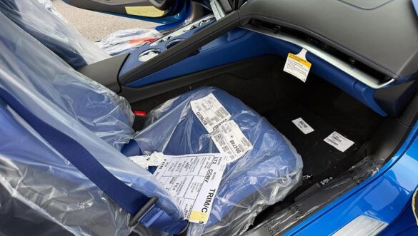 [PICS] First Look at a 2026 Stingray in Riptide Blue with the New Santorini Blue Interior