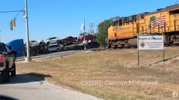 [VIDEO] Train Collides with an Auto Transporter and a C6 Corvette Took the Worst of It