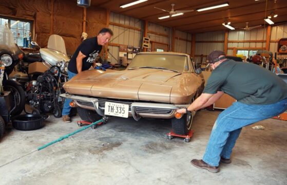 [VIDEO] Dennis Collins Rescues an Unusual 1963 Corvette Split Window Parked Since the ’90s