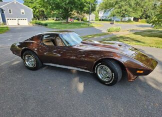 Corvettes for Sale: 28K-Mile 1974 Corvette Optioned With a 454 V8 and a 4-Speed Manual on Craigslist Corvettes for Sale: 28K-Mile 1974 Corvette 454 V8 and a 4-Speed Manual on Craigslist