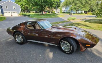 Corvettes for Sale: 28K-Mile 1974 Corvette Optioned With a 454 V8 and a 4-Speed Manual on Craigslist Corvettes for Sale: 28K-Mile 1974 Corvette 454 V8 and a 4-Speed Manual on Craigslist