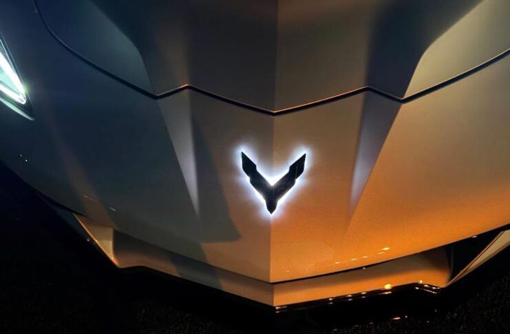 Your First (and Maybe Last) Look at the Illuminated Front Crossed Flags Emblem Your First (and Maybe Last) Look at the Illuminated Front Crossed Flags Emblem