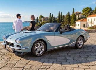 Boutique Japanese Manufacturer Mitsuoka Turns a Miata into a First-Gen Corvette Tribute Boutique Japanese Manufacturer Mitsuoka Turns a Miata into a First-Gen Corvette Tribute